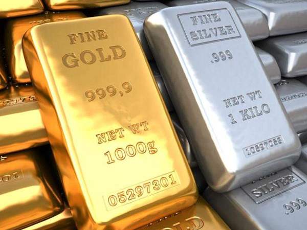 Heavy drop in gold price today, down by Rs 3,200 per tola